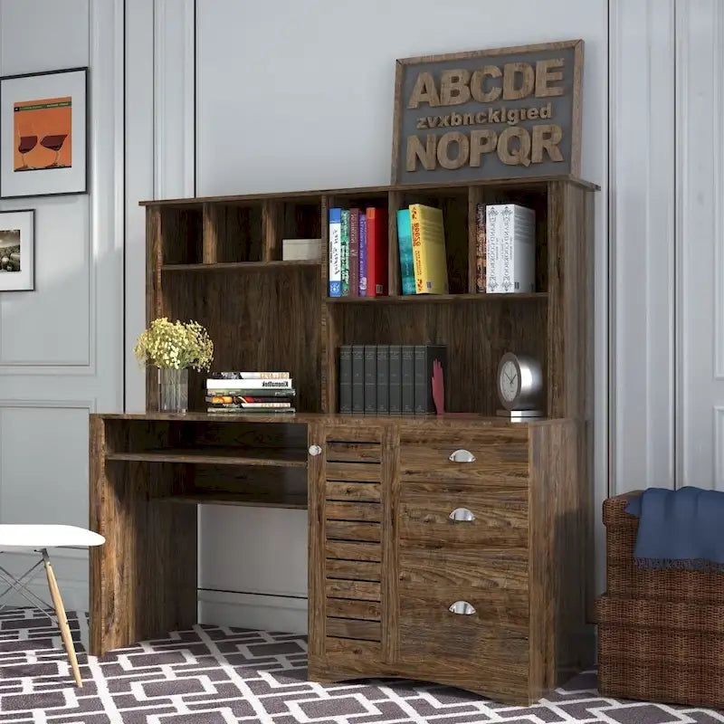 Bureau d'ordinateur à domicile avec huche