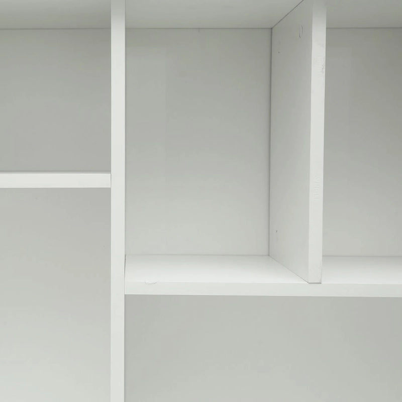 Bureau d'ordinateur à domicile avec huche