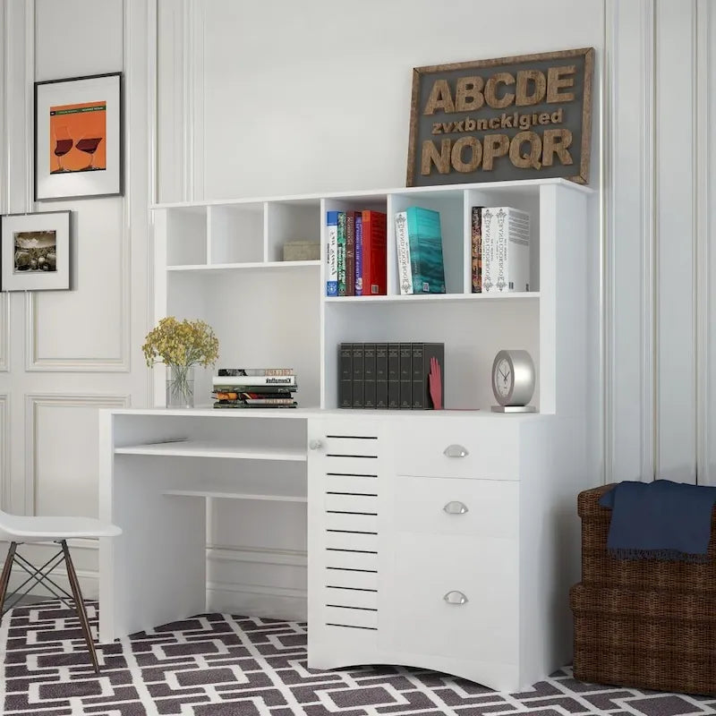 Bureau d'ordinateur à domicile avec huche