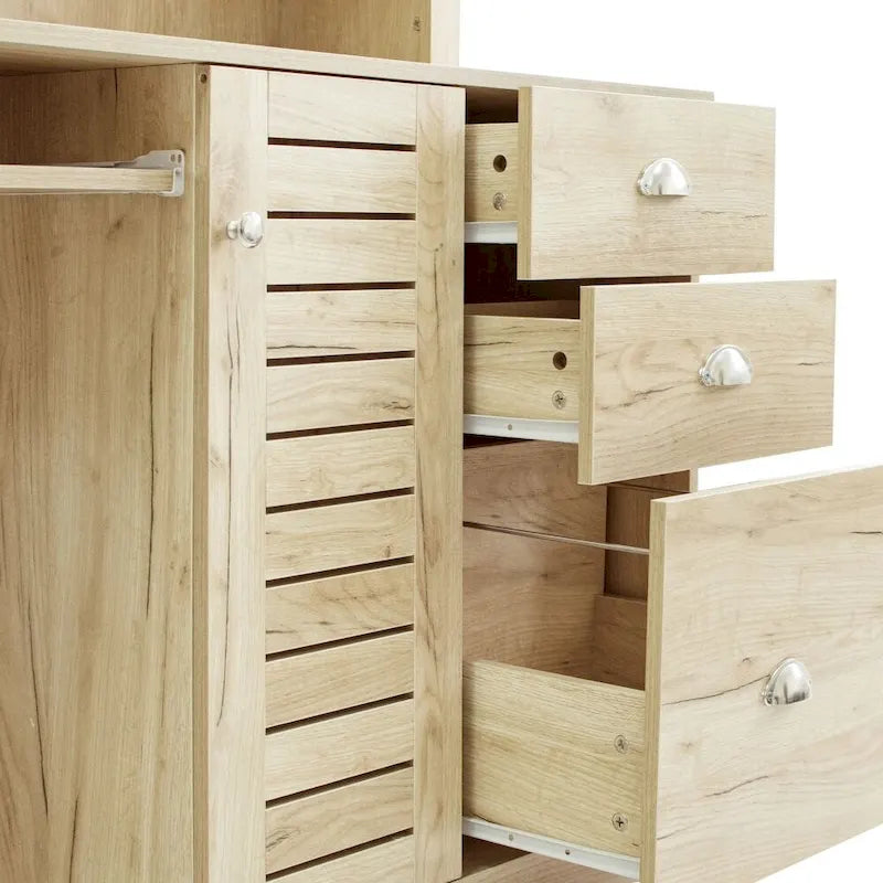 Bureau d'ordinateur à domicile avec huche