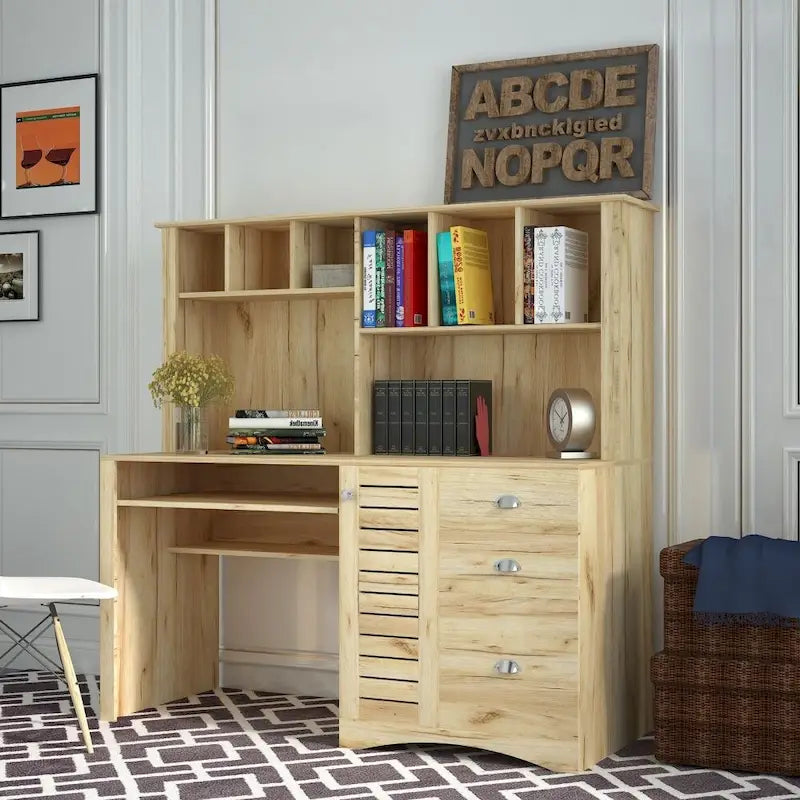 Bureau d'ordinateur à domicile avec huche