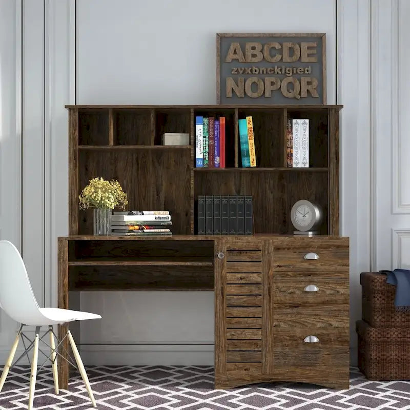 Bureau d'ordinateur à domicile avec huche