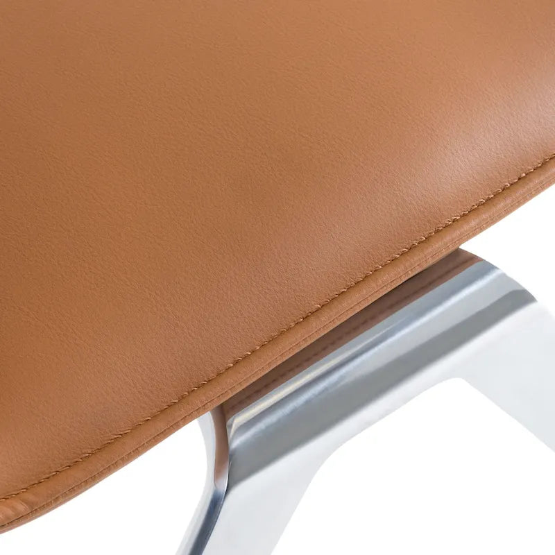 Chaise de bureau d'appoint en cuir végétalien couleur camel, style moderne